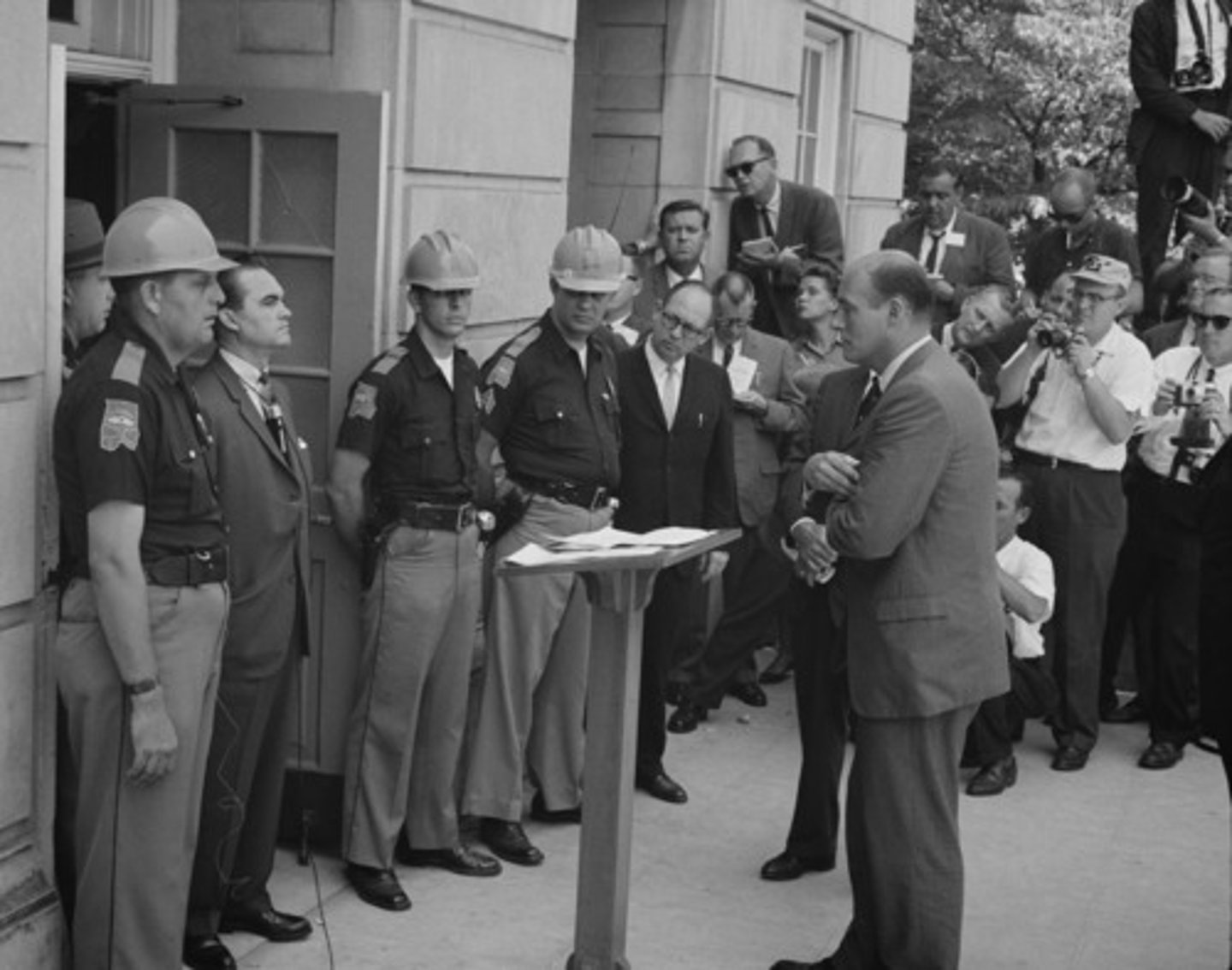 <p>used the Alabama National Guard to prevent the University of Alabama from being desegregated</p>