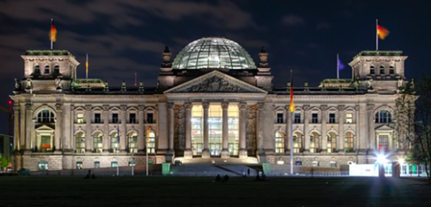 <p>Designed by Sir Norman Foster</p><p>Commission to restore Reichstag, a building gutted during fighting in WW2, to accommodate newly unified German Parliament</p>