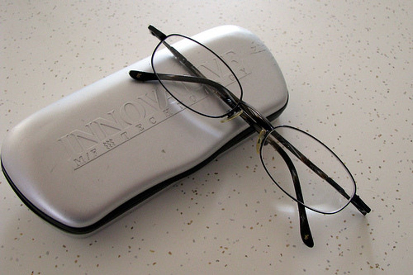 <p>jij hebt jouw bril nodig</p>