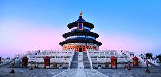 <ul><li><p>Worship hall took place of tall pagoda in temple compound</p></li><li><p>Beijing</p></li><li><p>Vast religious complex (700 acres) symbolizes the relationship between earth and heaven</p></li></ul>
