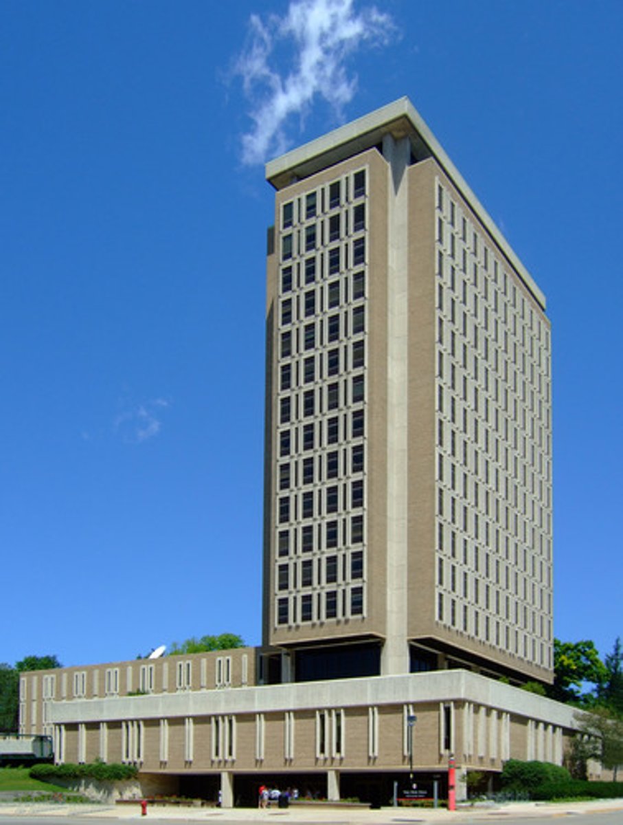 <p>una construcción como una biblioteca o Van Hise</p>
