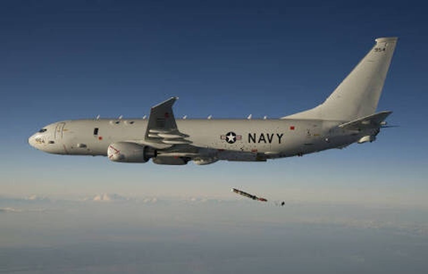 <p>role: multi-mission maritime aircraft; replaced P-3C, modified Boeing 737; improves navy's ASW, SUW, Command and control, and intelligence</p><p>features: twin turbofan engines, ranked wingtips</p><p>crew: 3 pilots, 2 NFOs, 4 enlisted aircrewman</p><p>responsibilities: </p><p>Pilots: aviation, navigation, mission commander</p><p>NFOs: tactical coordinator (TACCO) responsible for mission tactics and crew coordination </p><p>aircrew: sensor operators </p>