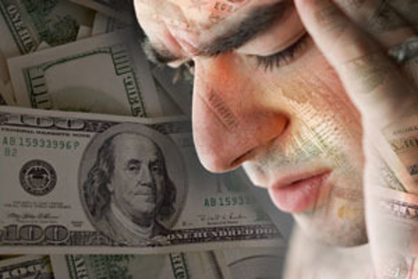 <p>to have just enough money to live on and nothing extra: chỉ đủ sống</p><p>ex: My father earned very little and there were four kids, so we lived from hand to mouth.</p>