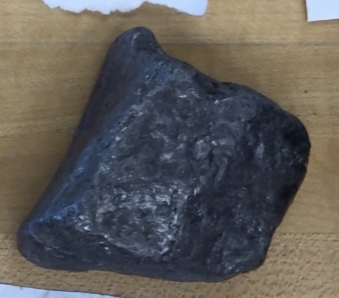 <p>Slippery, shiny, messy, dark grey, pencil</p>