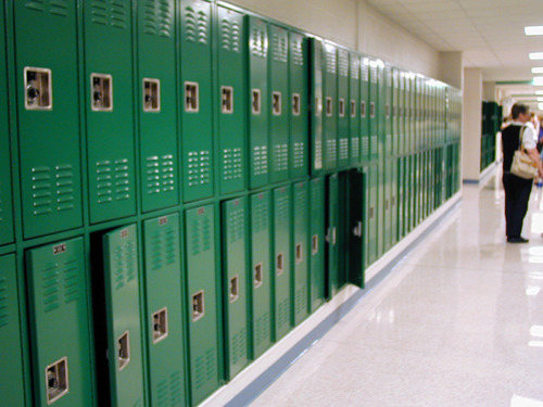 lugar para guardar materiales escolares
(lockers)