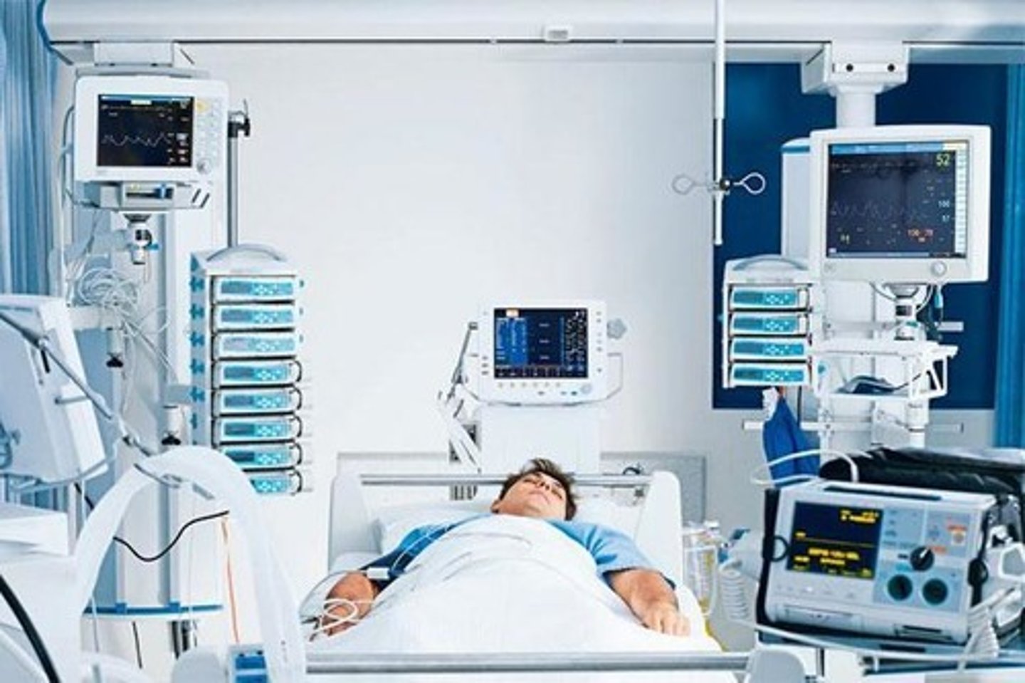 <p>: Đơn vị chăm sóc đặc biệt</p><p>Synonyms: Critical care unit, intensive therapy unit</p><p>Example: After the major surgery, he was moved to the ICU for monitoring</p>
