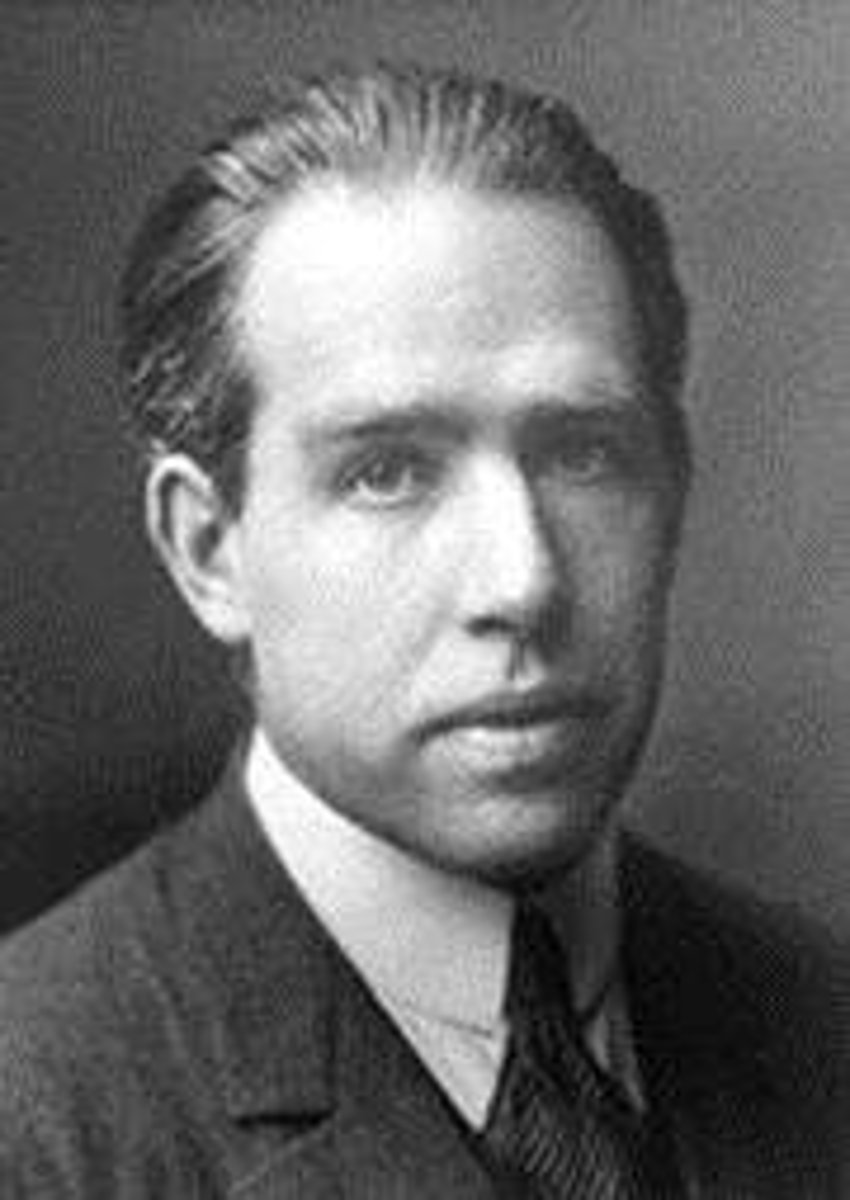 <p>discovered that electrons are in energy levels</p><p>spectroscopy experiment</p>
