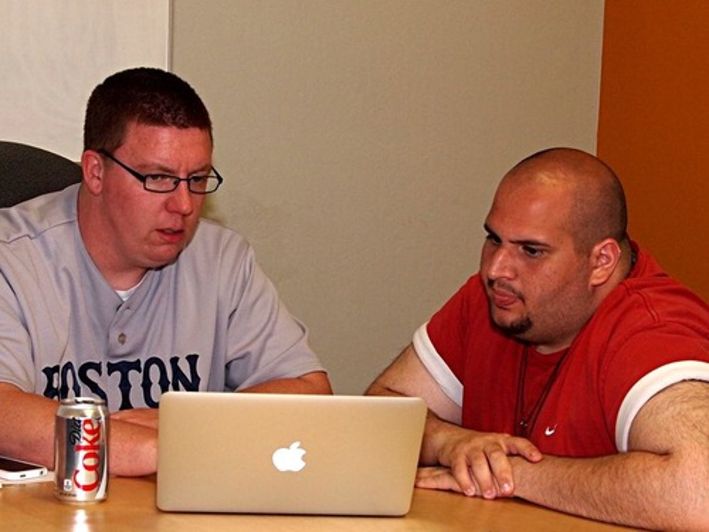 <p>an agreement where two people each share the same job</p>