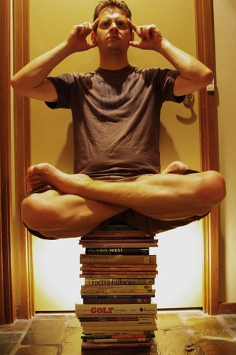 <p>A measure of memory in which the person must retrieve information learned earlier, as on a fill-in-the-blank test.</p>