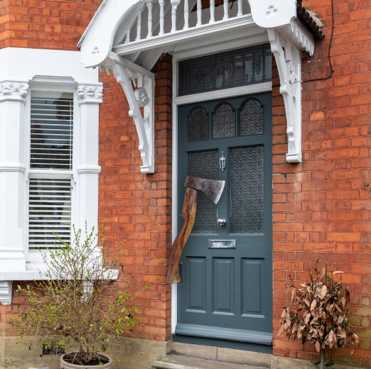 <p><strong>所</strong></p><p>Words:</p><p>場所　ばしょ　Place　</p><p>近所　きんじょ　Neighborhood</p>