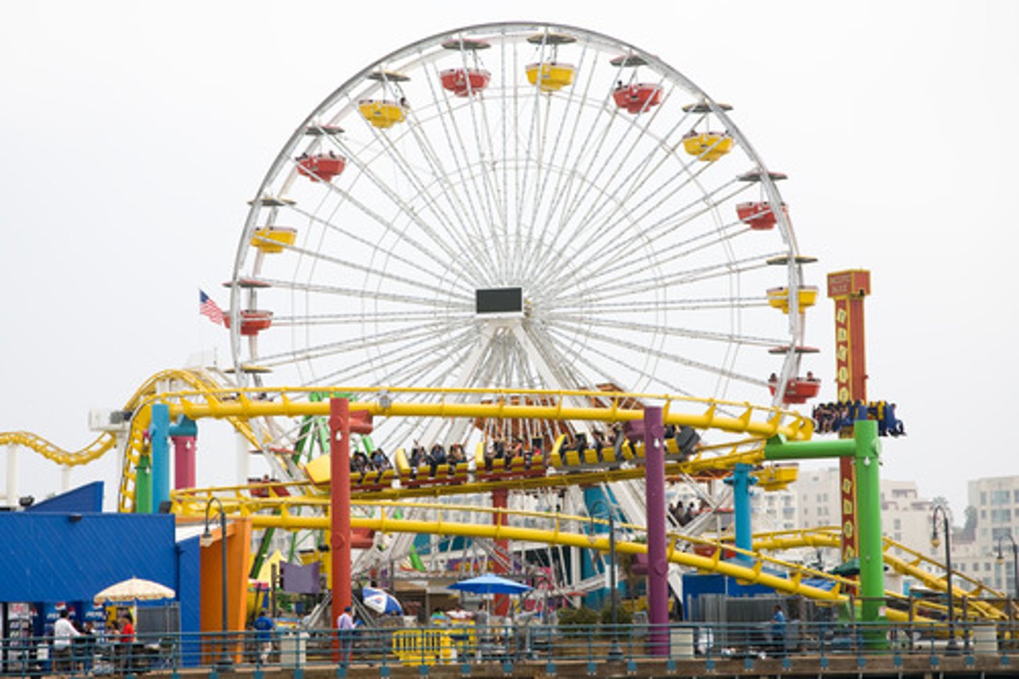 <p>I go to the amusement park</p>