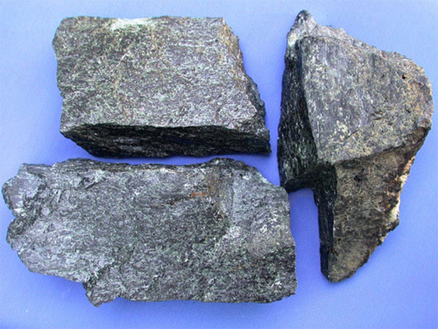 <p>Non Metallic Luster. 6.0-5.5 harness. White to pale green streak. 3.2-3.4 SG. Green to black color, dull, stout crystals; two cleavage directions that intersect at ~87 and 93.</p>