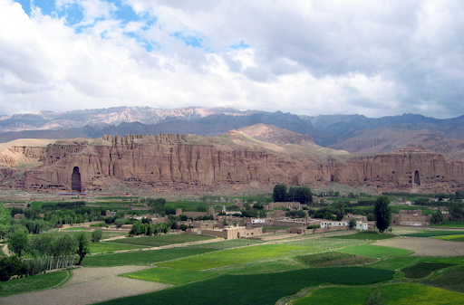 <p><span style="background-color: transparent;"><strong><span>Buddha. Bamiyan, Afghanistan. Gandharan. c. 400–800 CE (destroyed in 2001). Cut rock with plaster and polychrome paint.  </span></strong></span></p>