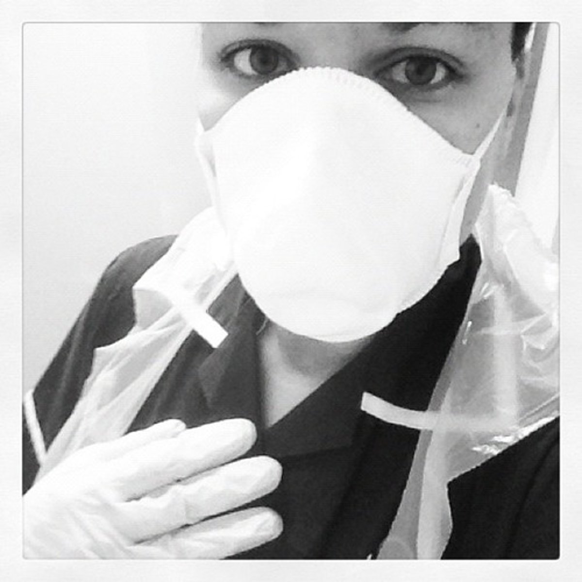 <p>A covering of cloth or other material over the face, worn to prevent the transmission of microorganisms by way of the nose and mouth.</p>