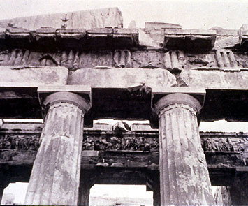 <p>What kind of columns are these?</p>