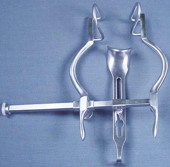 <ul><li><p>holds abdominal wall open for surgery</p></li><li><p>all 3 blades can be adjusted</p></li><li><p>overall length can vary</p></li></ul>