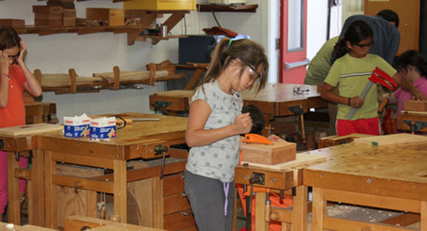 <p>die Handarbeit, -en</p>