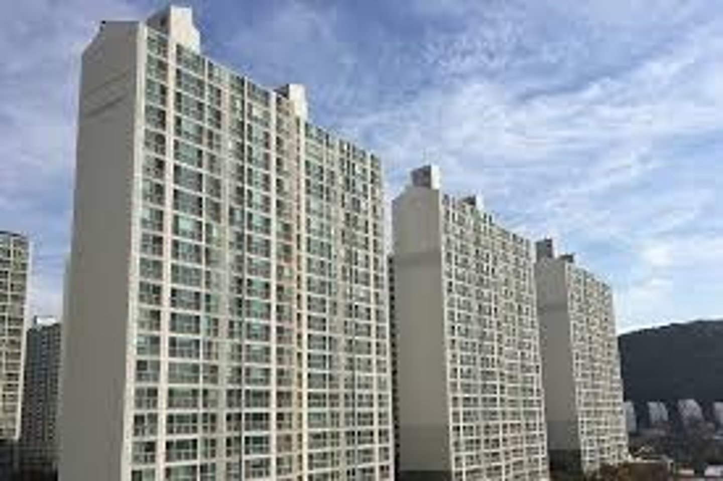 <p>nhà chung cư</p>