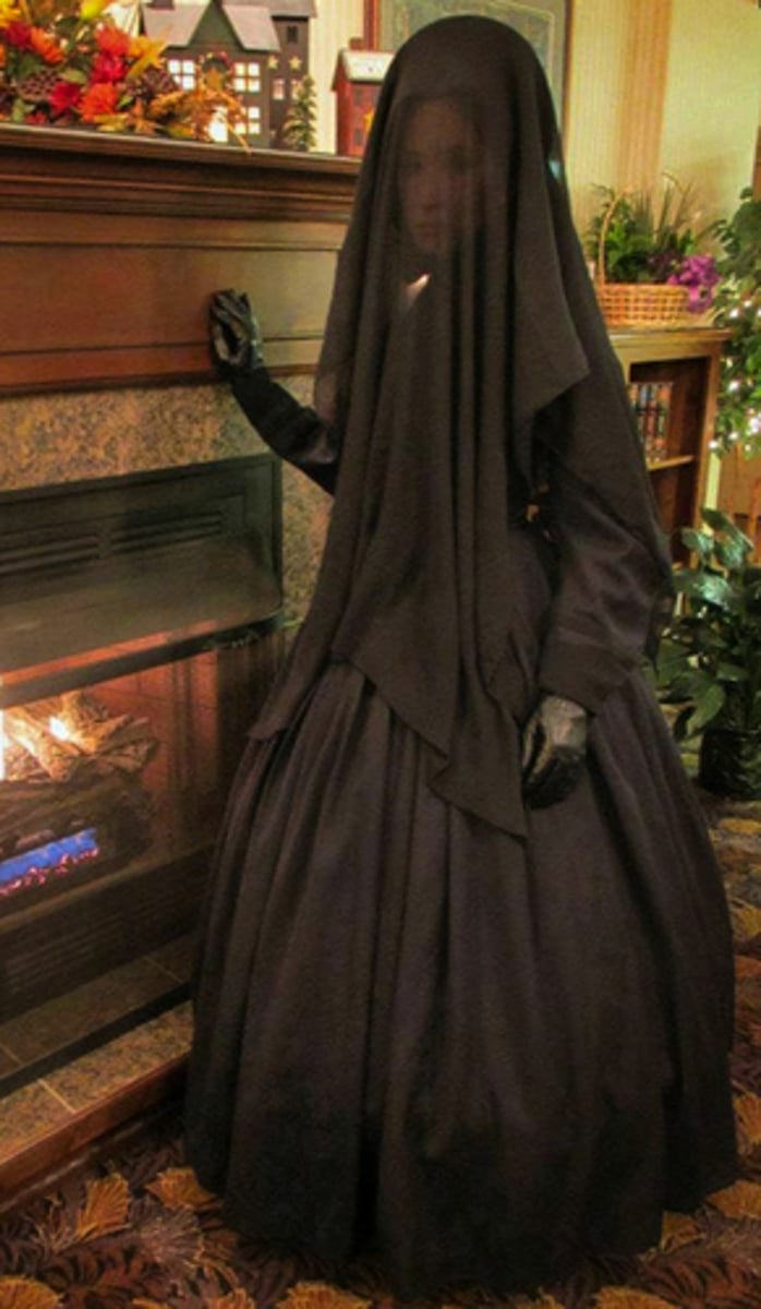 <p>Chapter: Setting the Terms of the Contract (Incorporation of Express Terms: Signature)</p><p>Facts: Widow induced by fraudster to sign her leasehold interest in her house over to him</p><p>Principle: Non est factum is a rare defense allowing someone to void a signed document if they were fundamentally mistaken about its nature, usually due to incapacity (i.e. age, illiteracy, etc)</p>