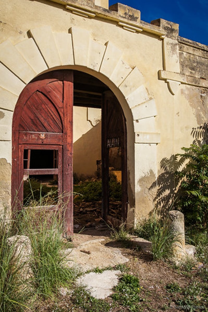 <p>entrance</p>