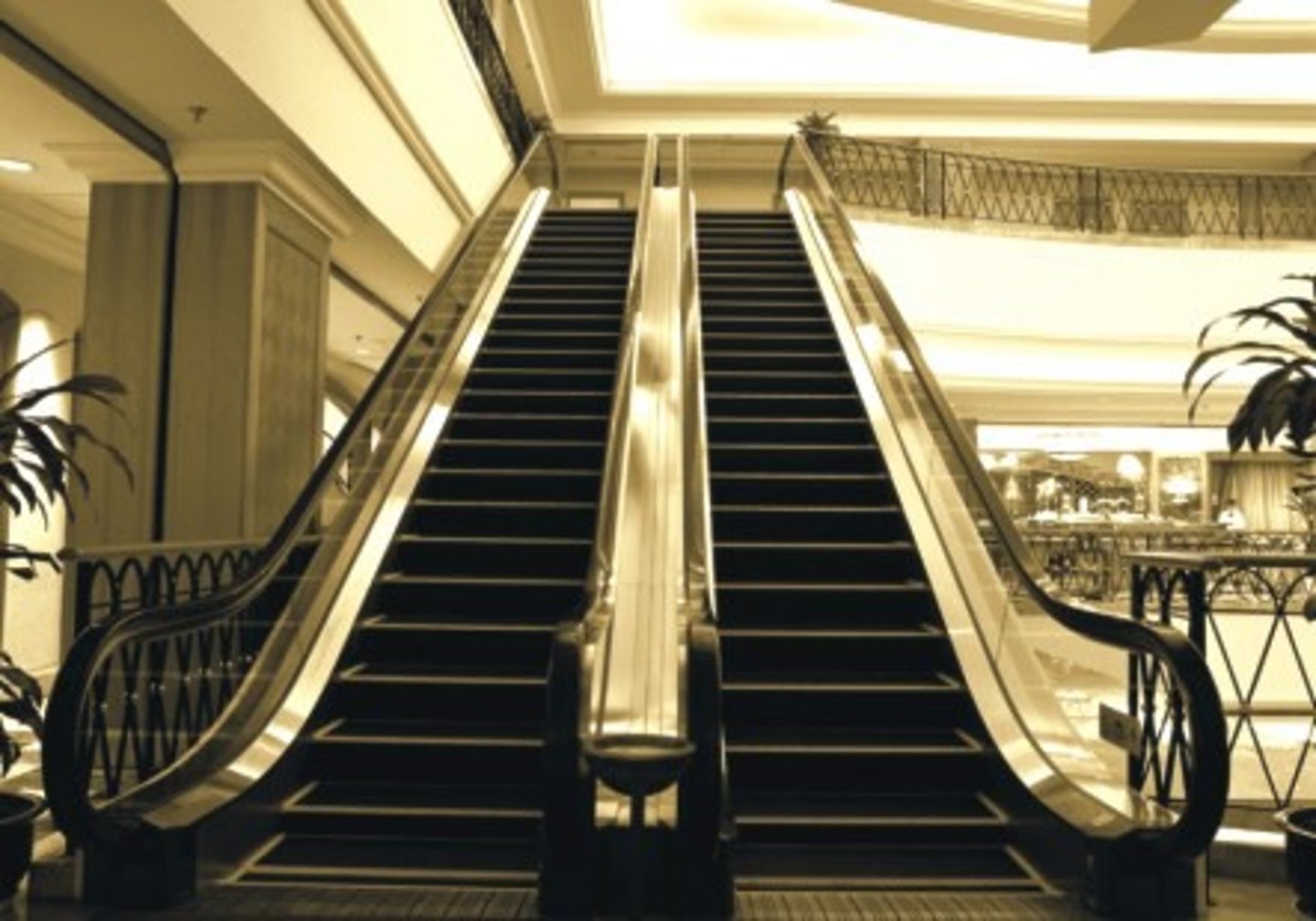 <p>エスカレーター</p>
