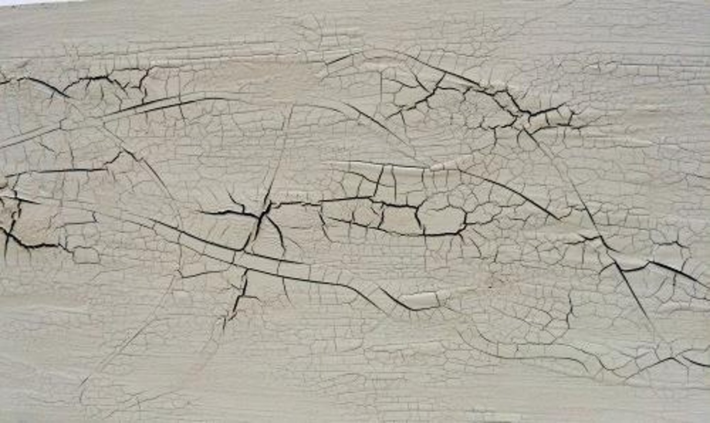 <p>Imitates old peeling paint and provides a cobweb look.</p>