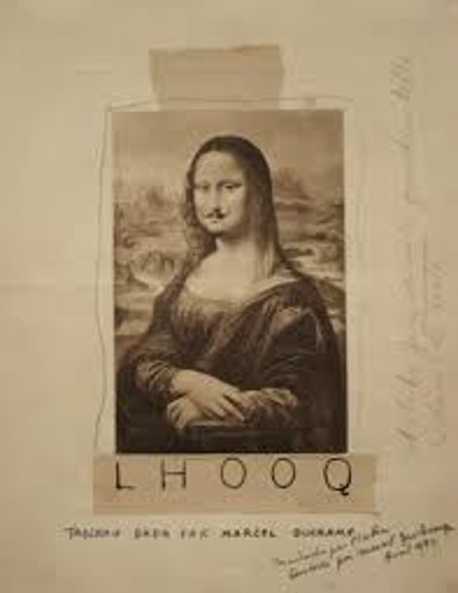 <p>Marcel Duchamp, 1919</p><p>Korte uitleg:</p><p>Een ansichtkaart van de Mona Lisa waarop Duchamp een snor en sikje tekende. Daaronder schreef hij de letters L.H.O.O.Q.</p><p>Betekenis:</p><p>Uitgesproken in het Frans klinken de letters als:👉 "Elle a chaud au cul" = "Zij heeft een hete kont" (vulgair en speels).</p><p>Kenmerken:</p><p>Dadaistisch readymade</p><p>Kritiek op de kunstverering en autoriteit van meesterwerken</p><p>Humor, ironie, provocatie</p><p>Daagt de rol van de kunstenaar en museum uit</p><p>Speelt met gender, identiteit en heiligheid van kunst</p>