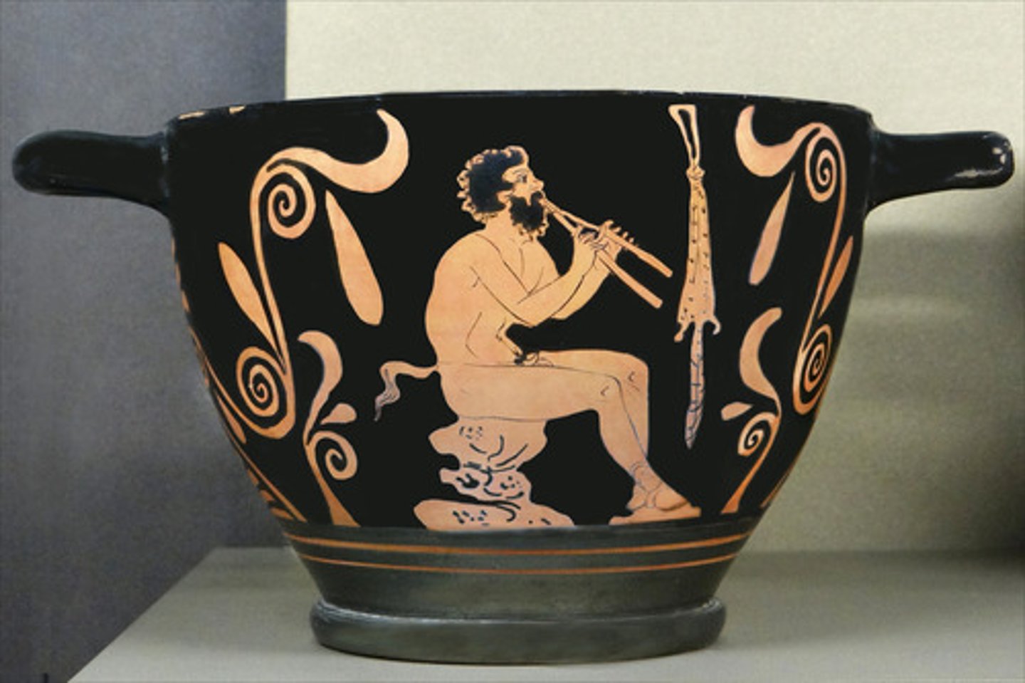 <p>A two-handled deep wine cup on a low flanged base or none with horizontal ear-shaped thumbholes. Used for drinking wine.</p>