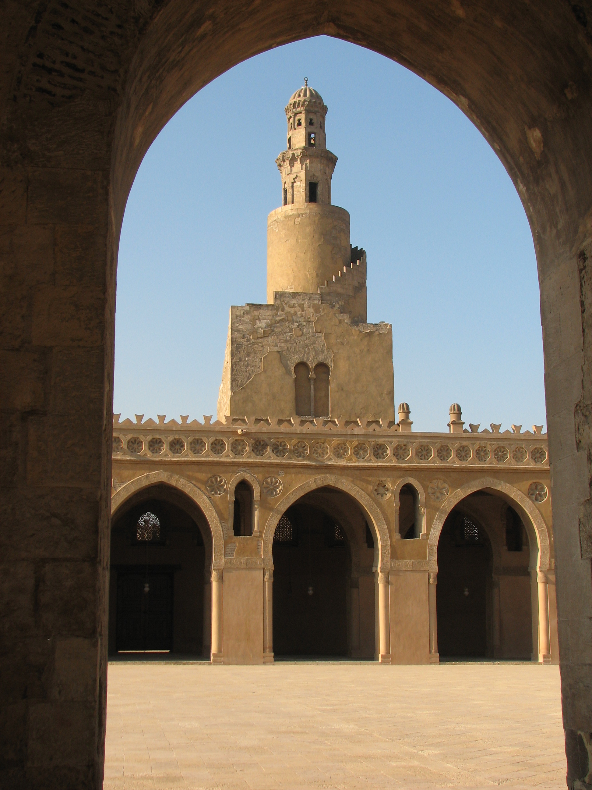 <p>Mosque of Ibn Tulun, cairo, 9th century, the Tulunid dynasty</p><p>- It has an outer courtyard (ziyada) which functions as barrier between the mosque and the marketplace; (separates from Urban encroachment)</p><p>- spiral staircase is a copy of the mutawakkil (reveals Abassid influence)</p><p>- stucco is a substitute for marble in composite piers</p>