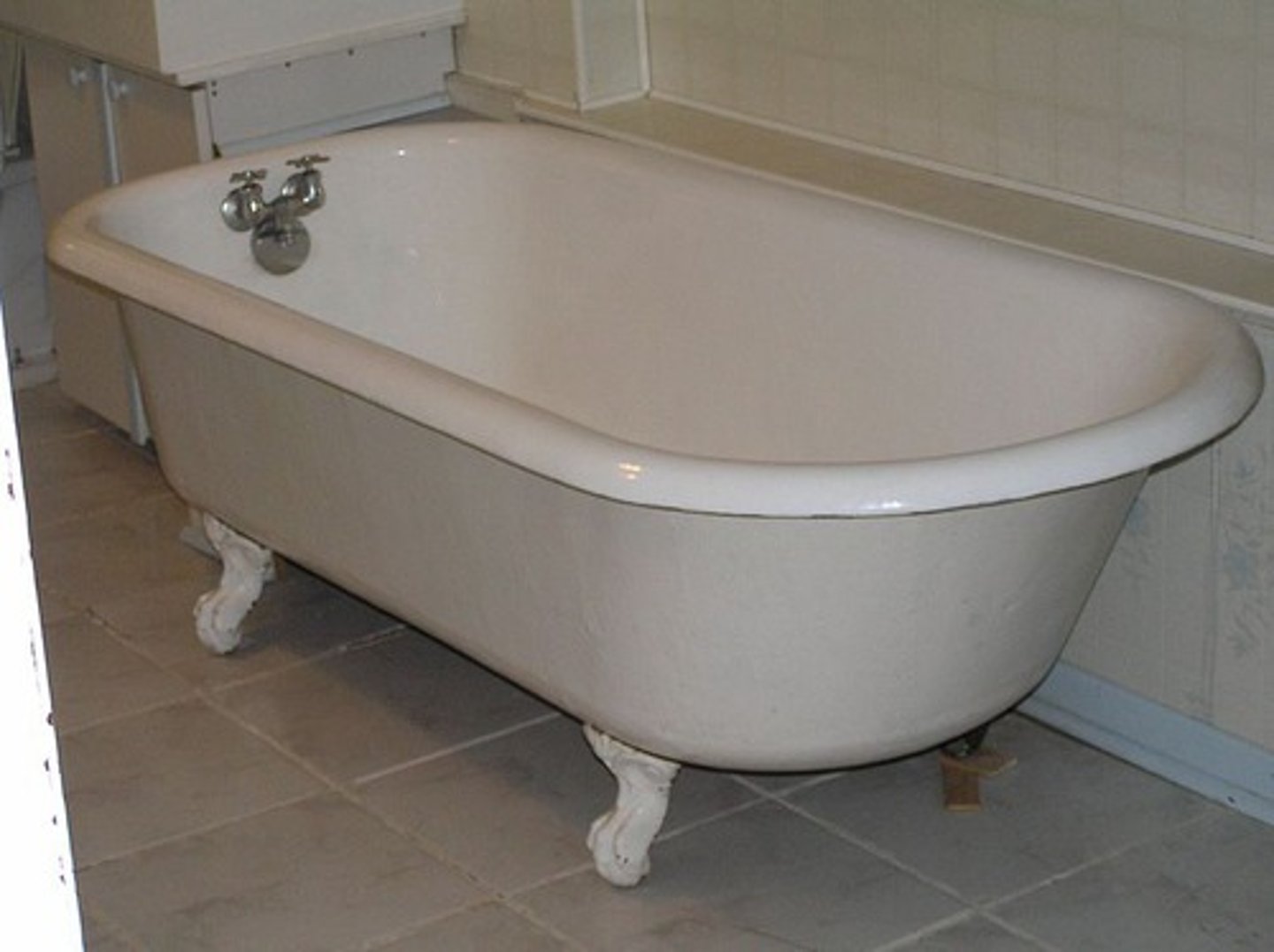 <p>bath tub</p>