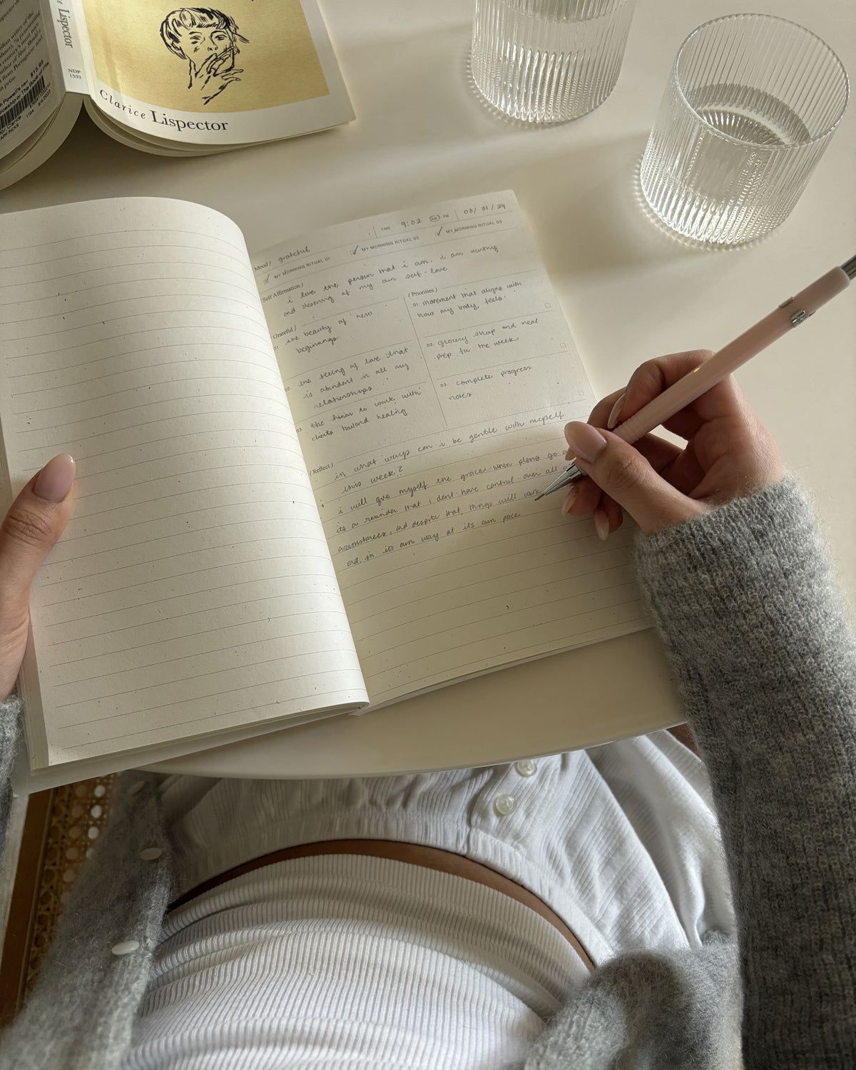 <p>I <strong>journal</strong> at night.</p>