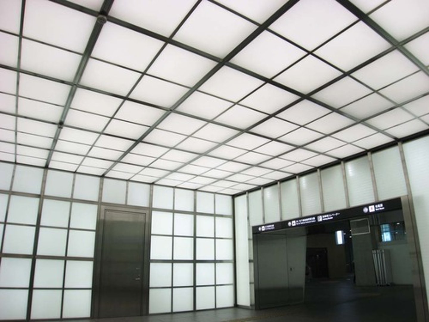 <p>spacious</p>