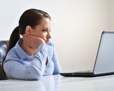 <p>Jane has lost her job so she is <strong>depressed</strong> now.</p><p><span>|dɪˈprest|</span></p><p>Подавленный</p>