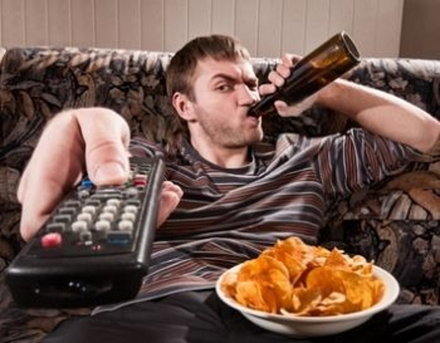 <p>associations between or among responses to stimuli that interfere with an individual's activities of daily living or ability to adjust to and participate in particular settings.</p>