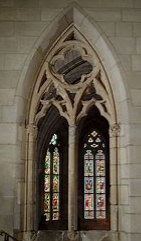 <p>Pointed arch that resembles the tip of a lance used in Gothic architecture</p>