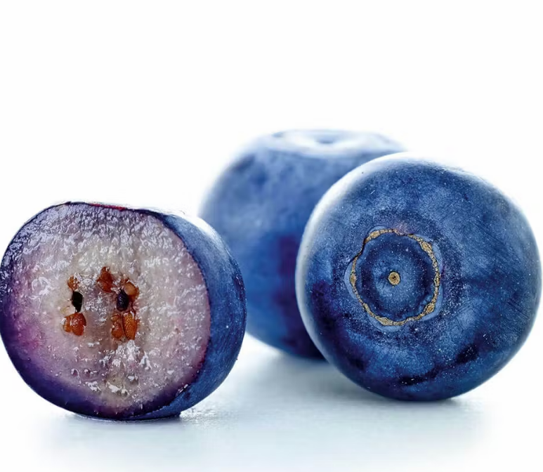 <ol><li><p>Amerikanska blåbär är ett bär (enkel frukt)</p></li><li><p>Tror endast fruktämne med tanke på presentationens ordval?</p></li><li><p>Det finns fem karpeller (jag tycker det är något svårt att se), GISSAR AXILLÄR CENTRAL PLACENTATION</p></li><li><p>Vi köper hela och äter hela</p></li></ol><p></p>