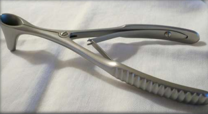 <p>Used to spread nostrils during examination</p>