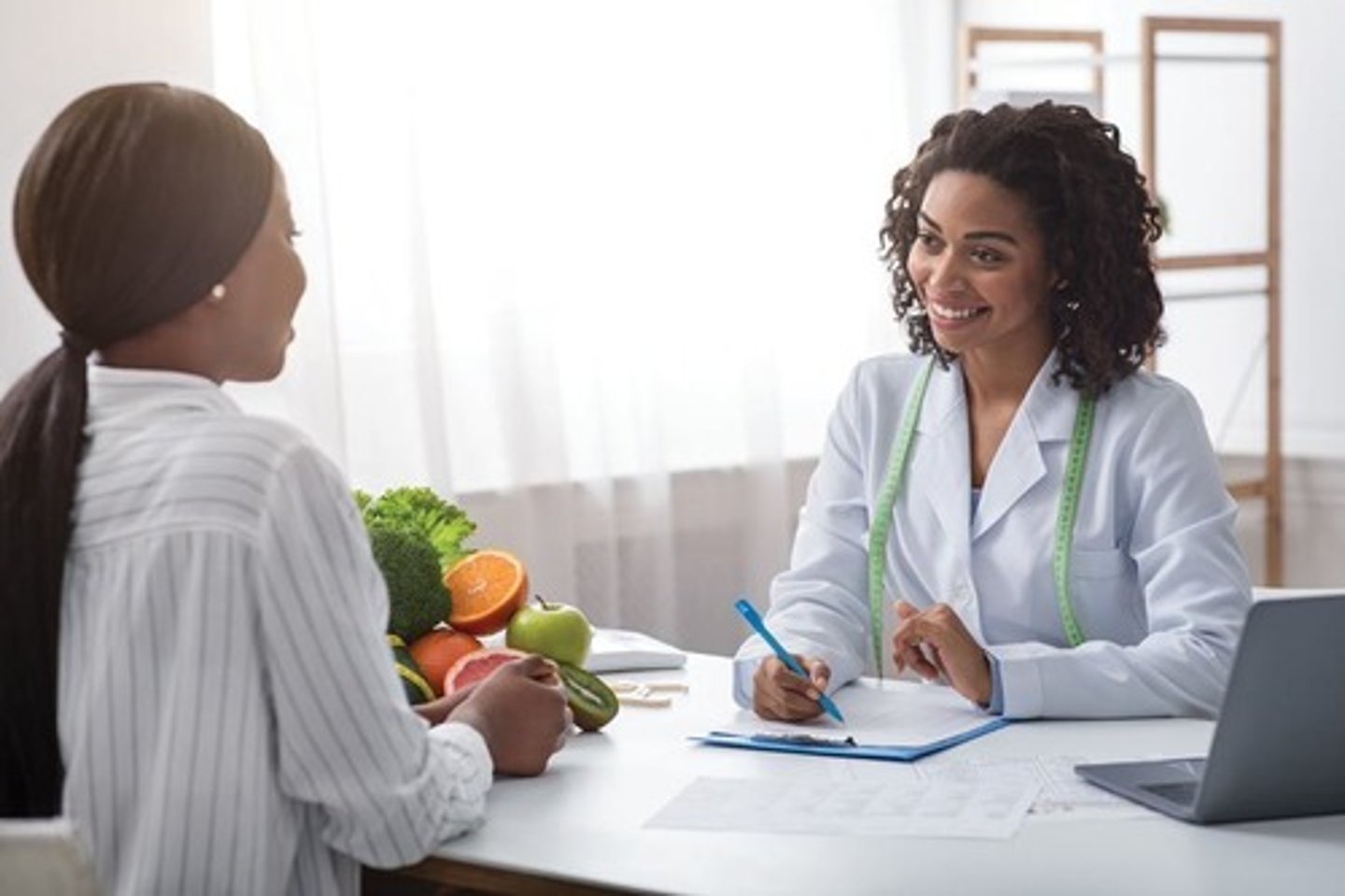 <p>Nutrition professors, registered dietitians (RD), and registered dietitian nutritionists (RDN) are considered reliable sources.</p>