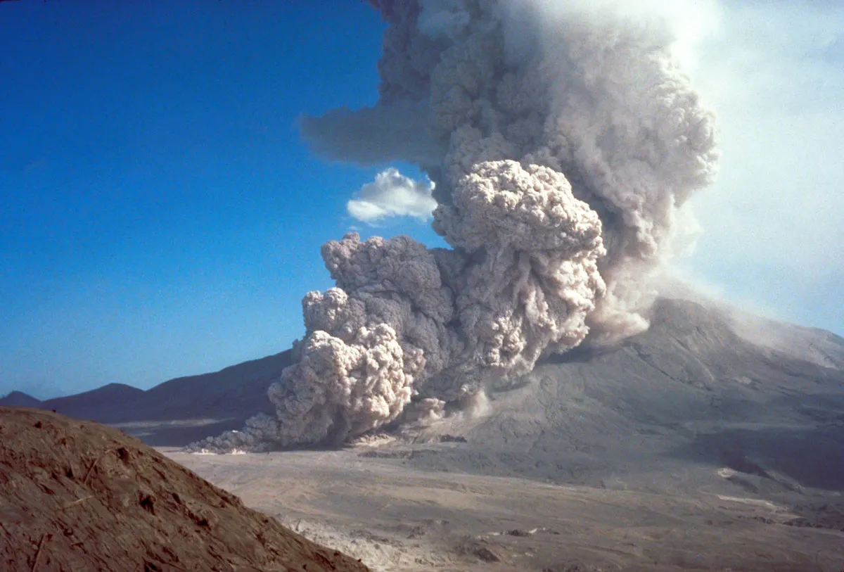 <p><span>a fast-moving, hot current of gas + volcanic debris </span>→ <span> flows along ground during some volcanic eruptions</span></p>