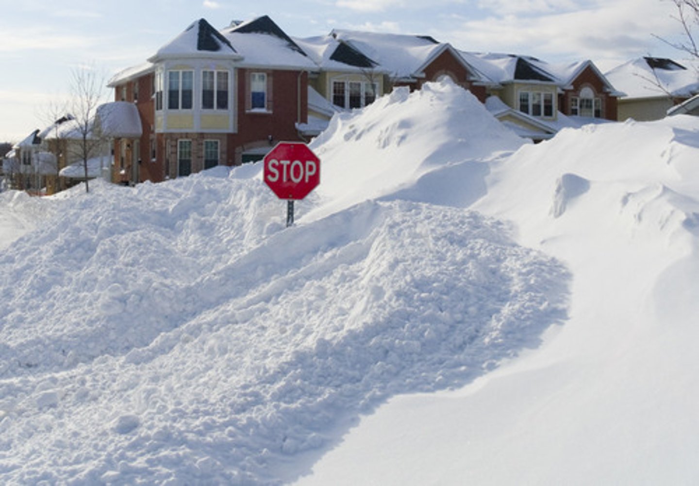 <p>It's snowing./It snows. (to snow)</p>