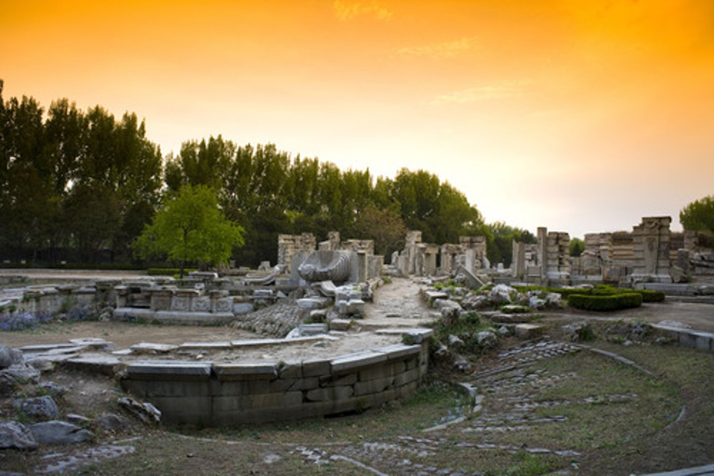 <p>yuán míng yuán-Old Summer Palace</p>