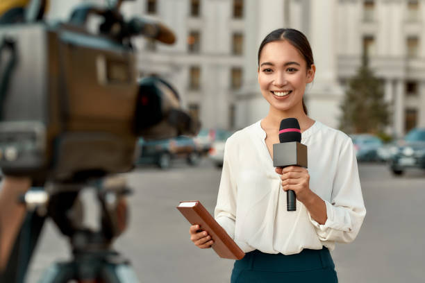 <p><strong>journalist</strong></p>