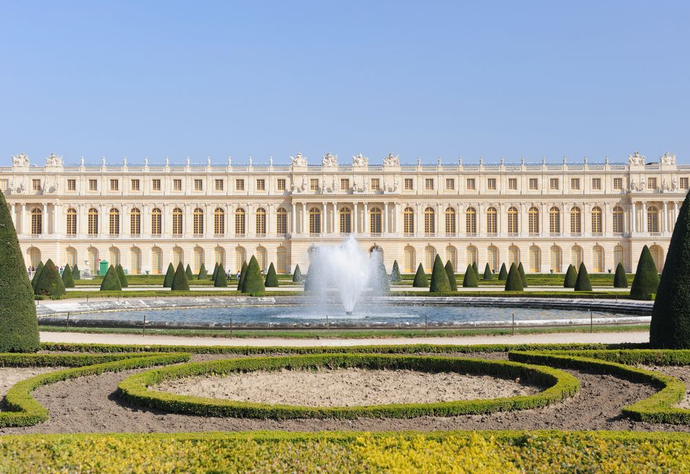 <p>Grand Baroque palace built 1661–1715 by Louis Le Vau, Jules Hardouin-Mansart, André Le Nôtre; symbol of King Louis XIV's absolute power.</p>