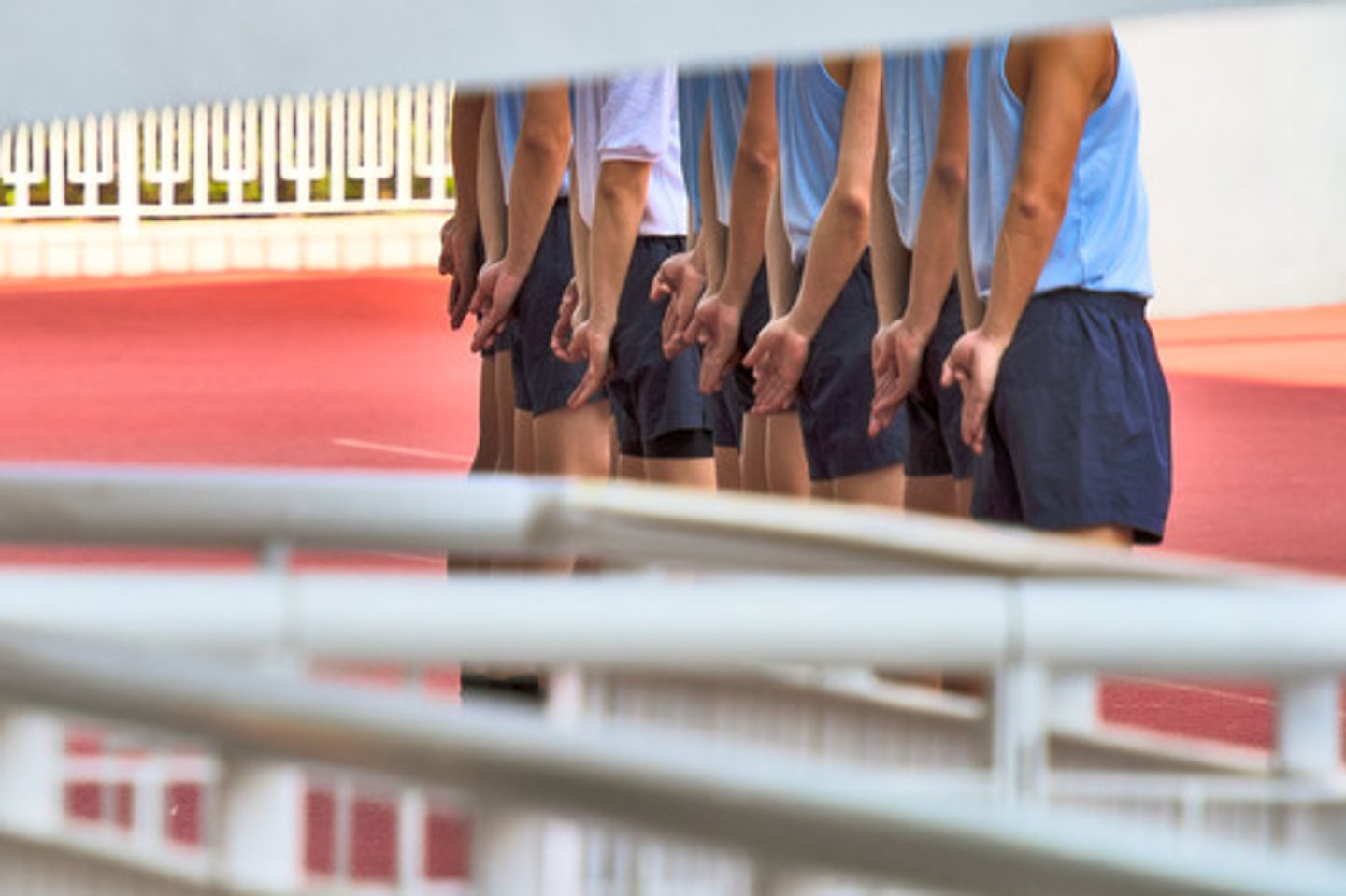 <p>training that makes people more willing to obey rules or control their behavior; a particular area of study: kỷ luật; ngành học.</p>