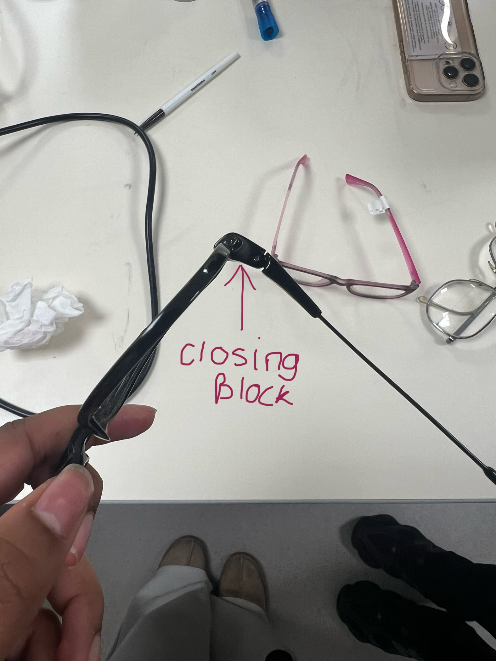 <p>injection moulded</p><p>high melting point</p><p>sprung metal sides</p><p>closing block</p>