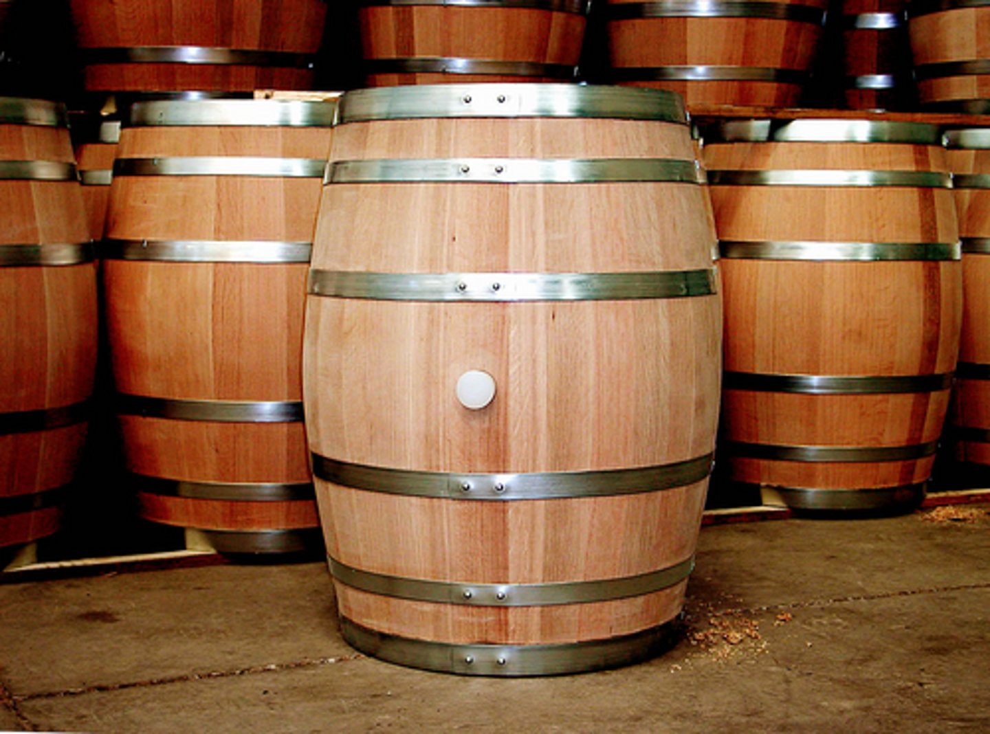 <p>Chapter: Discharge of Contract (Discharge by Breach: Flexibility)</p><p>Facts: Purchasers stipulated barrels for purchase must be ½ inch thick but the barrels were instead barely thicker. By the time of contract, purchasers realised price of wood had dropped, so they wanted a way out of the contract and used this as an excuse to terminate</p><p>Principle: Court agreed and stated this was a breach of contract, developing a rigid approach to classifying contractual terms on the specifications of goods as conditions, even when it concerns small deviations that do not undermine 'fit for purpose.'</p>