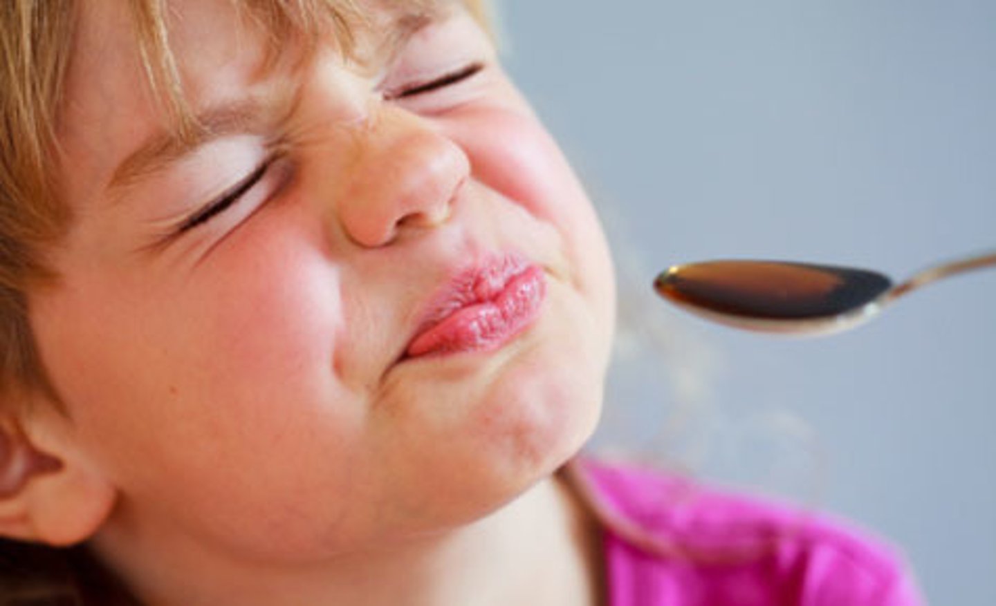 <p>to be tasteless, not delicious</p>