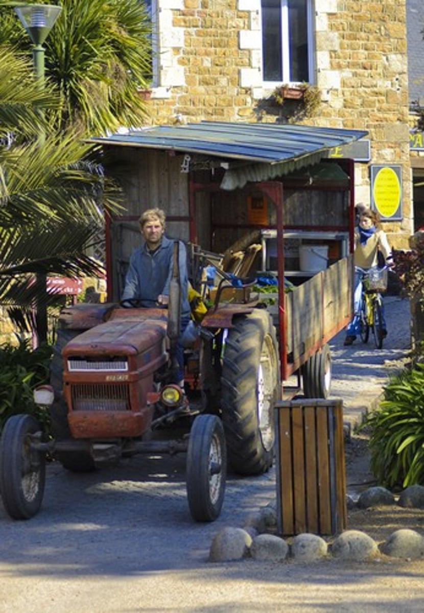 <p>tractor</p>