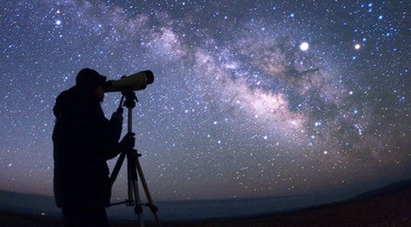 <p>the act of observing stars (ngắm sao). Example: We went stargazing on the beach last night.</p>