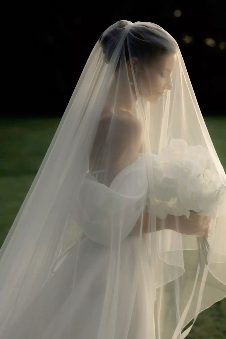 <p>Bride (n)</p>